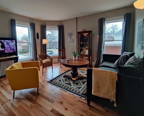 The oak floors of this Victorian Home gives the living room a cozy, yet elegant feel. The room holding a 55 Inch TV (Roku and Netflix), Gig Speed Internet and Mini Pool Table overlooks Oak Park Avenue .