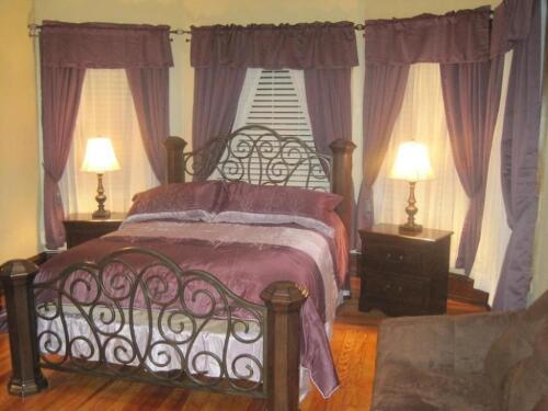 203-Queen-Suite-Ensuite with Shower - Base Rate