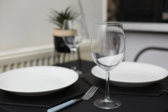 Dedicated dining area in the studio