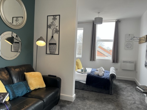 Studio 5 - Open plan living room and bedroom area