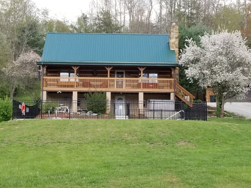 Lonesome Holler Lodge Spring Bloom