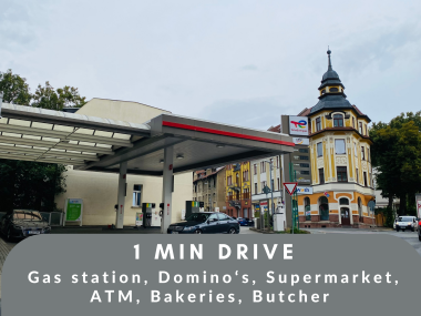 Geschäfte, Sparkasse und Tankstelle in unmittelbarer Umgebung