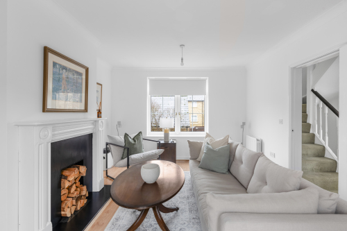 Sky and Netflix included. Comfortable and luxurious chairs 