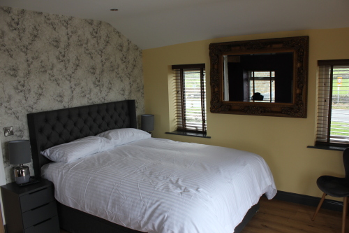 Deluxe-Double room-Ensuite with Bath-Countryside view