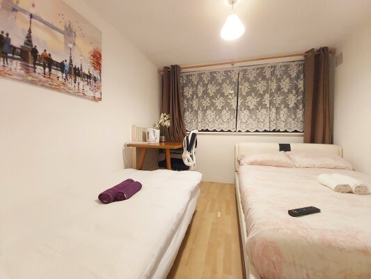 Studio bedroom with 2 beds 