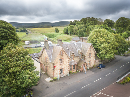 The Hopetoun Arms Hotel - The hotel from above.
