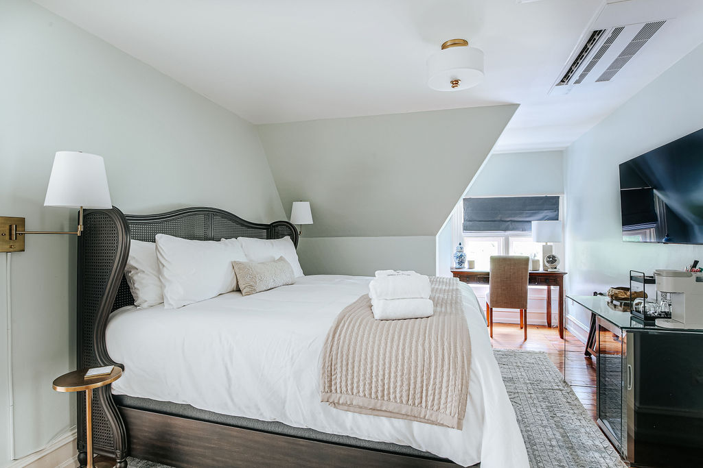 The Betsy Bell Suite -Suite-Private Bathroom