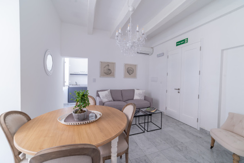 Sitting and dining area