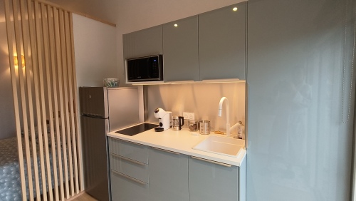 Coin cuisine avec nombreux rangements