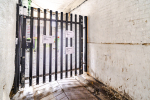 gate 