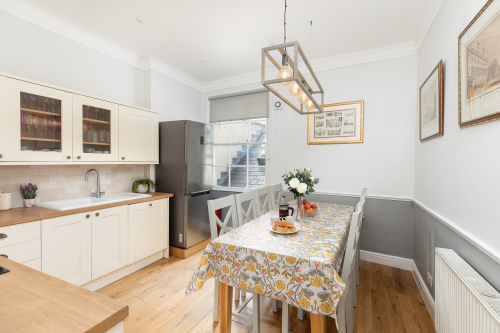 Fully Equipped kitchen perfect for a light breakfast or a dinner party