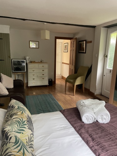 Room 6 Kingston Black - Ensuite with Shower Forest Cottage Annexe