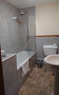 Standard double bathroom