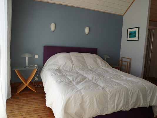 Chambre propriétaires avec salle d'eau et sauna