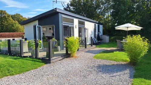 Spacious Outdoor space and parking for one car