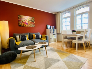 Cozy living room with sofa bed, dining area & Smart-TV