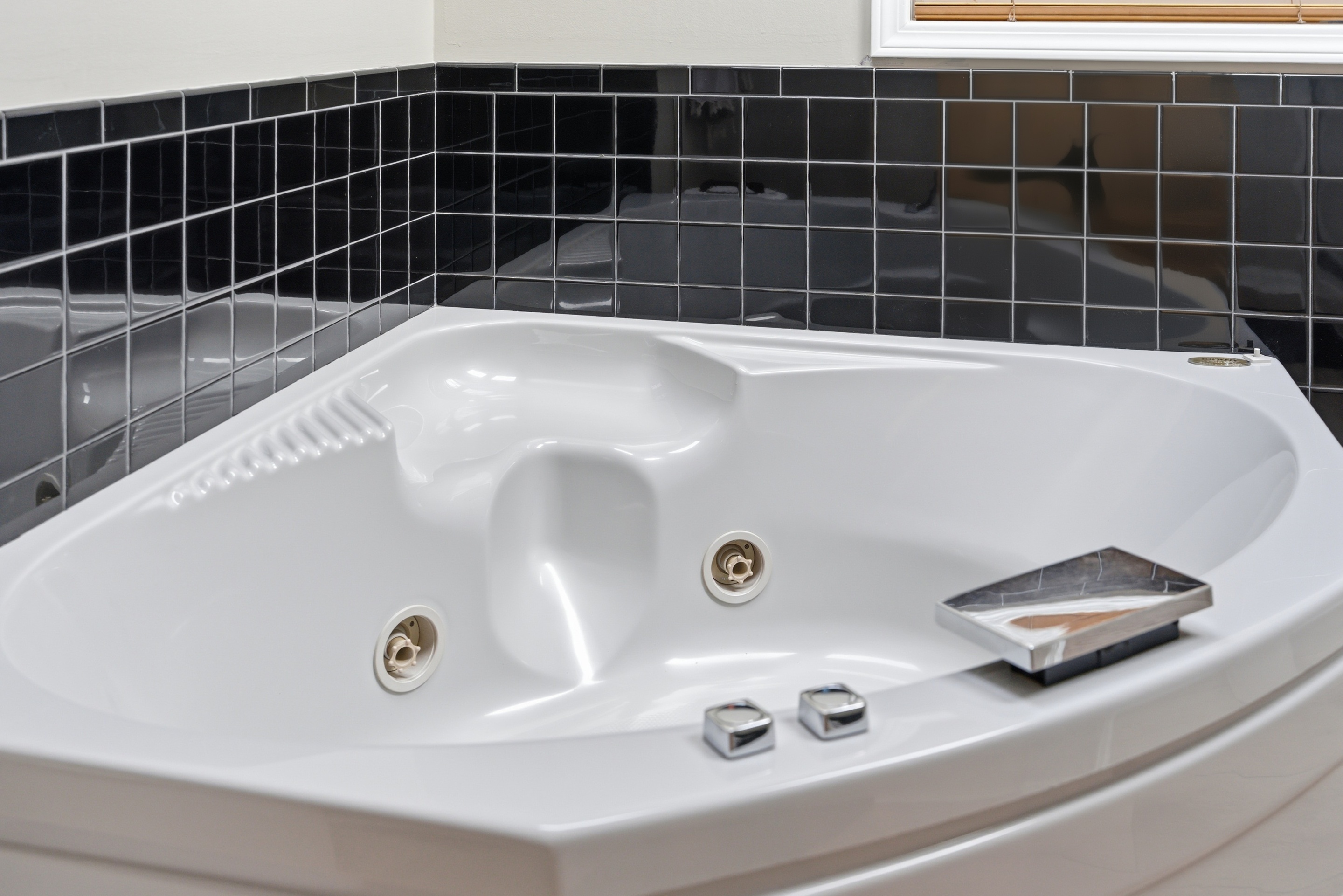 Honeysuckle Creekside Cabin | Photo 22