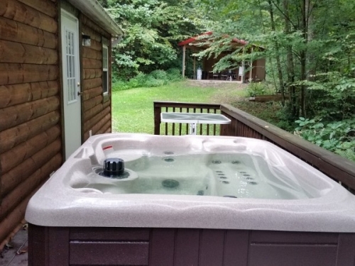 Hocking Hills Majestic Retreats - Nancy's Cabin - Hot tub