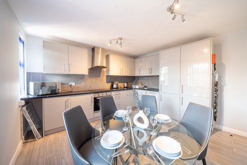 shared kitchen between 3 rooms 