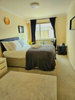 main bedroom (ensuite bathroom) 