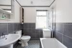 Bathroom w/bath tub