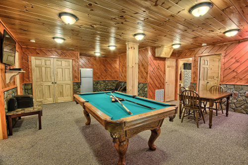Pool Table, Dining Area and TV (no TV access, bring DVD's), in lower level