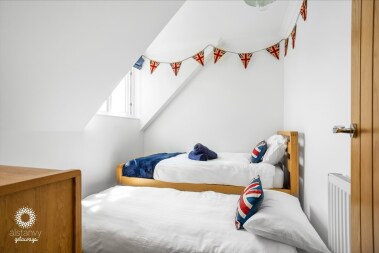 Second bedroom has a pull out trundle bed with feather duvets and egyptian cotton linen. 