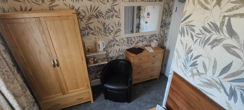 Single Ensuite with Comfy Chair