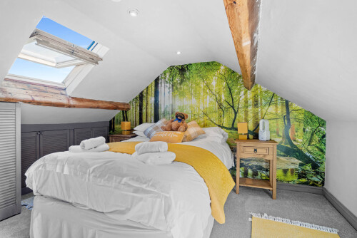 Top floor double bedroom