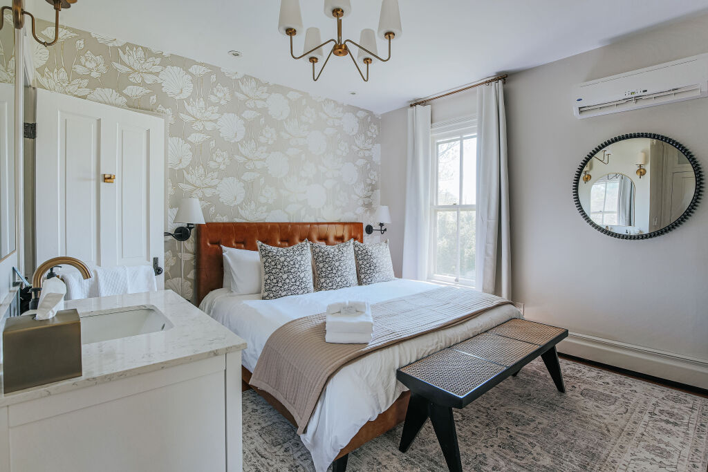 Suite 2-King-Private Bathroom