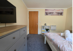 ✔ Smart TV with streaming access