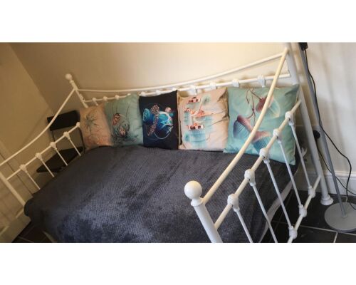 Snug room - Make use of the snug room as an extra living room or guest room