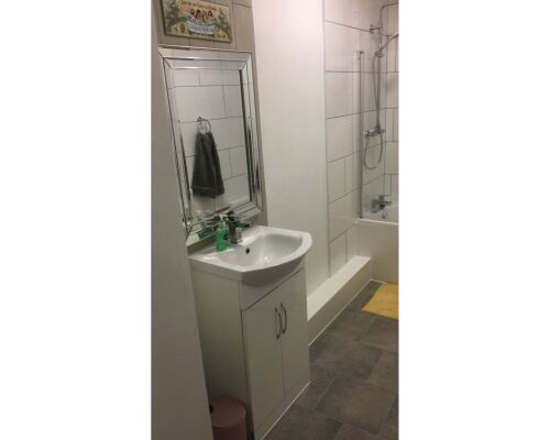 Bathroom - 3 piece modern bathroom