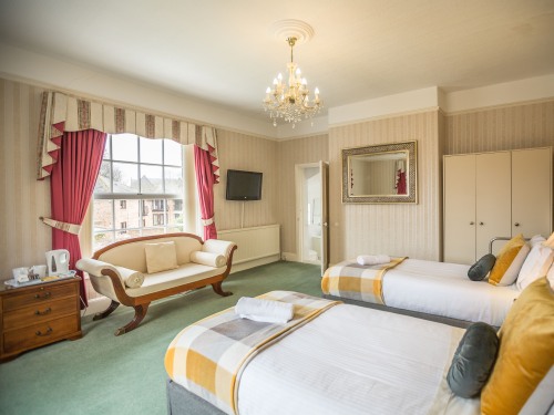Twin room-Standard-Ensuite - Base Rate