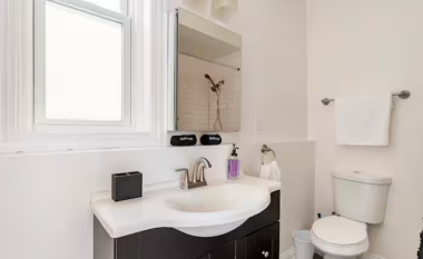 The full bathroom offers a clean, all-white design with a touch of vintage charm. Equipped with all the essentials, it provides a functional and refreshing space for your stay.