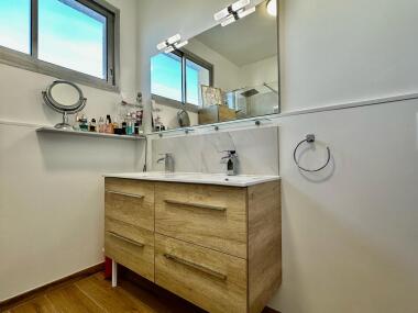 Salle de bains à l'étage (pour la location de la maison entière)