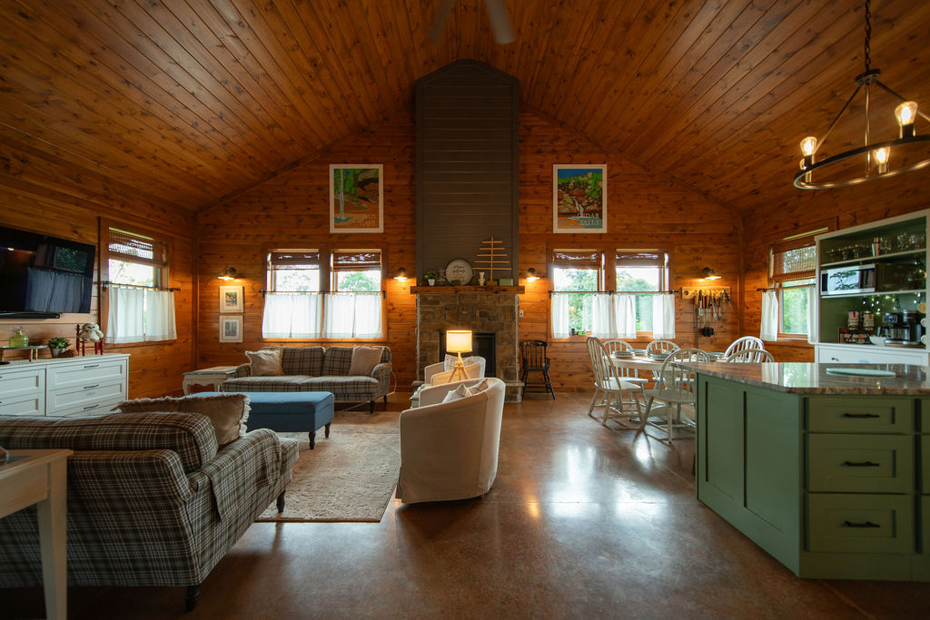 The Farmhouse on Barton | Photo 9