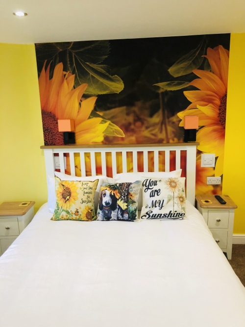 Double room-Deluxe-Ensuite with Shower-Patio-Sunshine Suite - Base Rate