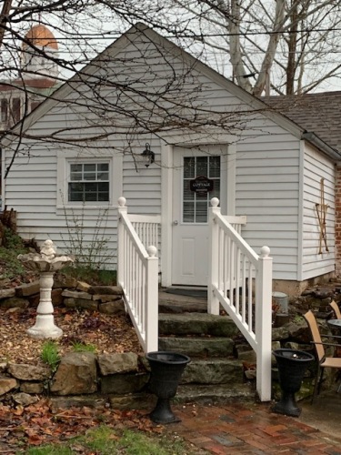First Street Guest Suites And Grapevine Guesthouse Cottage