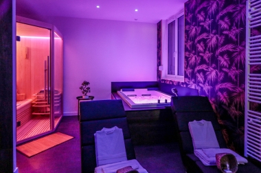 Salle de bain - Sauna - Balneo et sa lumière personnalisable
