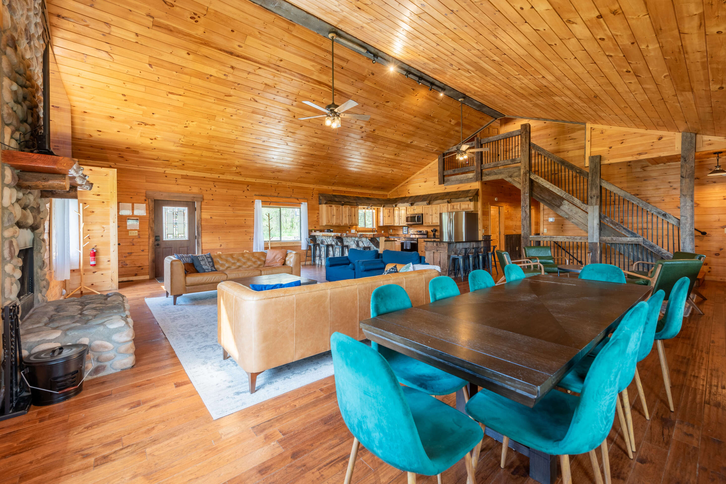 Majestic Lodge | Photo 9