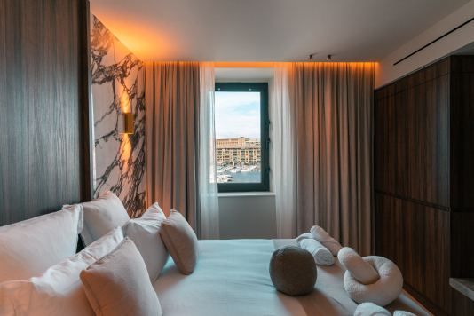 Chambre 1 avec douche et vue sur le Vieux Port 