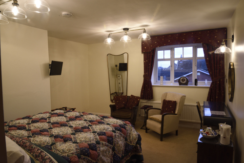 Double room-Private Bathroom-Beaumont - Base Rate