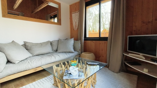 Coin salon confortable avec TV et WIFI