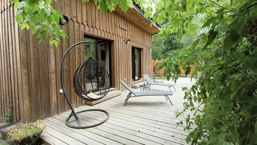Maison bois dans un écrin de verdure à 50 m de la plage