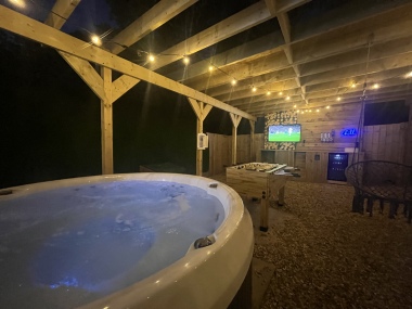 Hot tub 