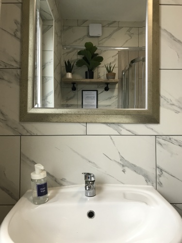 Modern 3 piece bathroom