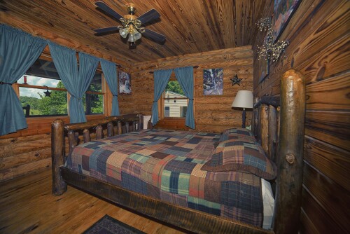 Bedroom with Queen bed 
