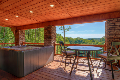 Hot Tub and Outdoor Dining Area, overlooking the valley, Lower Deck, Soaring Eagle Luxury Treehouse
