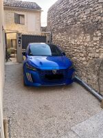 Dans l'impasse: Une place de parking réservée pour une petite voiture: Maximum catégorie B